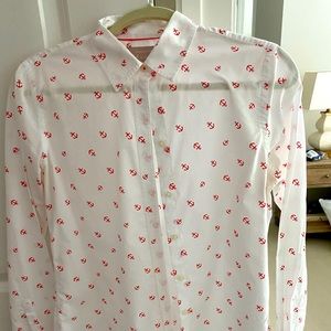 Banana Republic button down women’s shirt. Perfect.